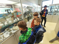 Ministranci w Muzeum Ziemi