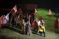 Parafianie na spektaklu plenerowym Orzeł i Krzyż. 05.07.2025