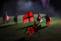 Parafianie na spektaklu plenerowym Orzeł i Krzyż. 05.07.2025