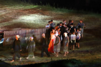 Parafianie na spektaklu plenerowym Orzeł i Krzyż. 05.07.2025