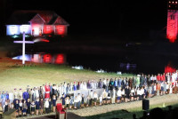 Parafianie na spektaklu plenerowym Orzeł i Krzyż. 05.07.2025