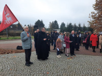 11 listopada, modlitwa przy tablicy ks. mjr. Rudolfa Marszałka