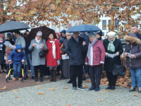 11 listopada, modlitwa przy tablicy ks. mjr. Rudolfa Marszałka