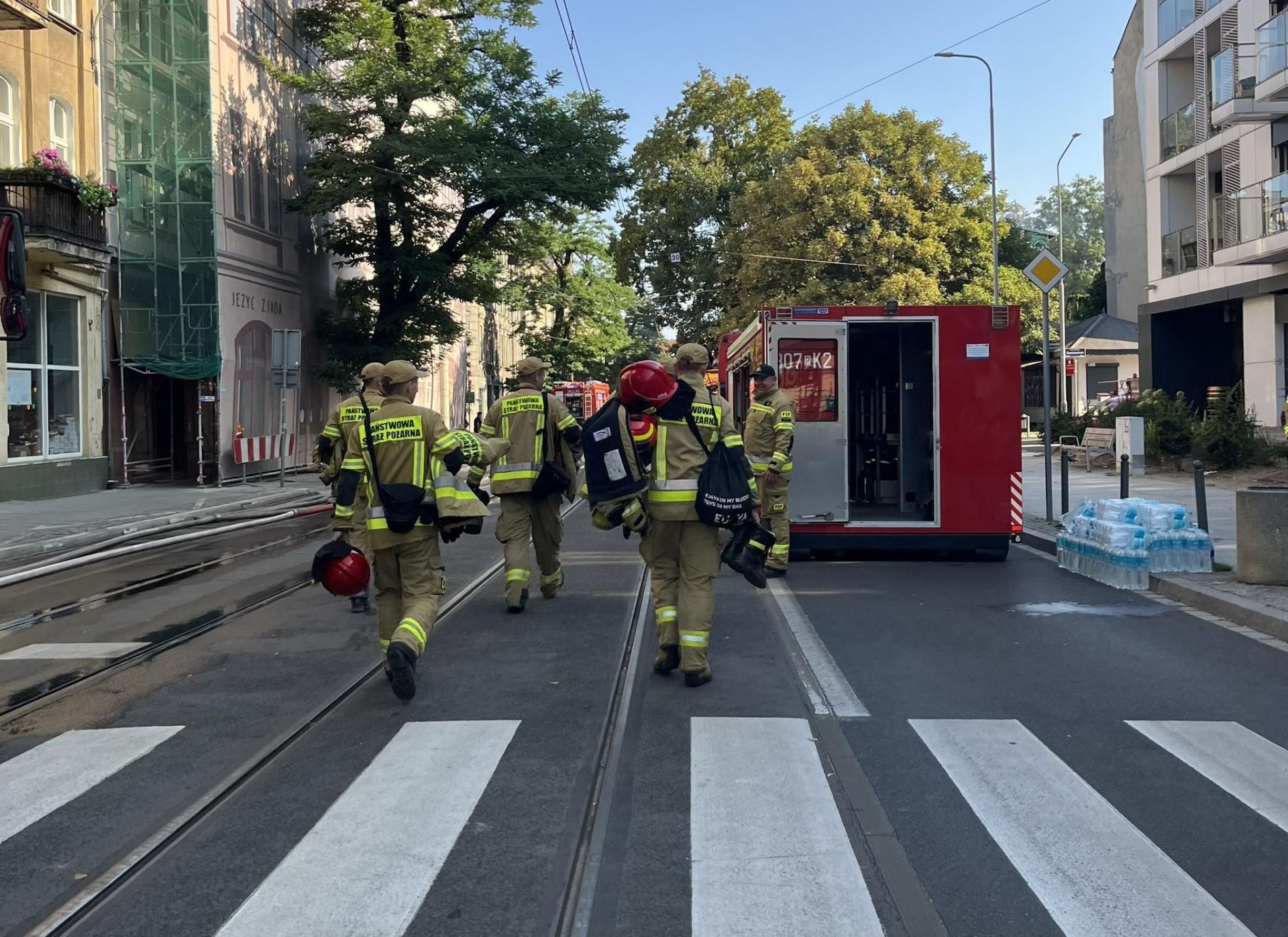 Pomoc dla poszkodowanych w pożarze.